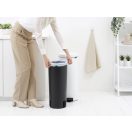 Színkódolt szemeteszsákkal.