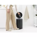 A prémium minőségű Brabantia NewIcon pedálos hulladékgyűjtő elegáns matt fekete kivitelben tökéletes választás a modern konyhákba