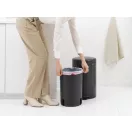 A Soft-Close technológiának köszönhetően a fedél lágyan és csendesen záródik