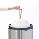 A PerfectFit szemeteszsák könnyen zárható és kiemelhető a belső tartályból.