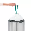 Könnyen lezárható PerfectFit szemeteszsák.