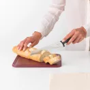 A penge jégkeményedett X50CrMoV15 acélból készült, ami hosszabb ideig tartja az élét, és ellenáll a korróziónak és karcolásoknak.