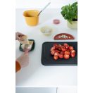 A tetején elhelyezett akasztófülnek köszönhetően helytakarékosan felakasztható egy kampóra vagy akasztóra, így mindig kéznél van, mégsem foglal sok helyet.