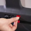 Fedélrögzítő kapcsoló