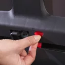 Fedélrögzítő kapcsoló