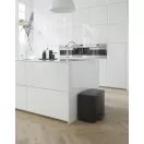 Matt fekete színű, modern kivitel