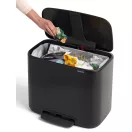 A szemeteszsák zárt állapotban nem látszódik.