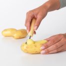 Fenntarthatóbb választás - 15%-ban újrahasznosított anyagból készült, 100%-ban újrahasznosítható.