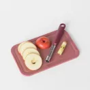 A stílusos padlizsánpiros (aubergine red) kivitel modern megjelenést kölcsönöz bármely konyhának.