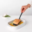 A spatula feje hőálló műanyagból készült, amely akár 220 °C-ig biztonsággal használható.