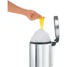 A zárófülek könnyen kiemelhetővé teszik a Brabantia szemeteszsákot.