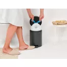 Cserélje könnyen és gyorsan a méretpontos PerfectFit szemeteszsákokat.