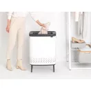 Gyűjtse szennyesét a Bo Laundry Bin-ben.