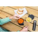 Kényelmes mozgatást és könnyű ürítést biztosító fogantyúval.