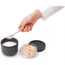 Csavarja le a tetejét, tegye a reggelijére a feltétet és már eheti is.
