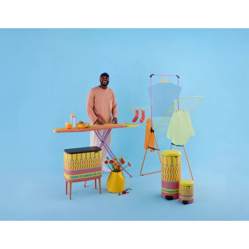 Karakteres Yinka Ilori design a modern, színes otthonokhoz