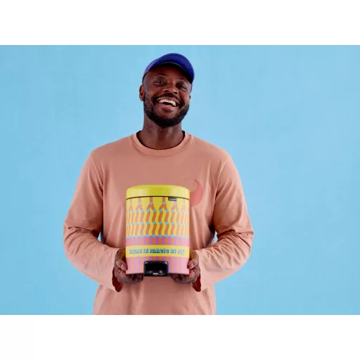 Brabantia × Yinka Ilori NewIcon 5L design szemetes.