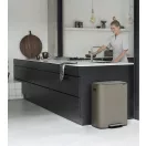 A platinaszürke szín a luxus és az elegancia hangulatát kelti.