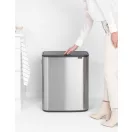 Lágy érintésre nyíló fedél