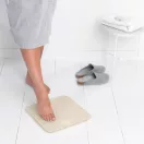 Lépjen rá az üveg felületre, és indítsa be a mérleget.