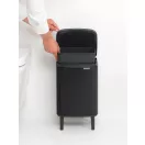 Kiemelhető műanyag tartály