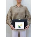 A praktikus tárolótok elegánsan elrejti a deszkákat.