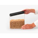 Ideális szűk helyekre vagy polcokra, ahol fontos a hely optimális kihasználása. Könnyedén elfér a többi edény mellett vagy akár mögött.