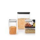 5,4 literes űrtartalom, ideális nagyobb mennyiségű száraz élelmiszer tárolására.