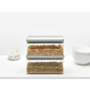 Az edény testének átlátszó anyaga lehetővé teszi, hogy mindig könnyedén áttekintse, mit tárol benne, anélkül, hogy fel kellene nyitnia.
