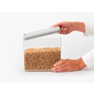 A keskeny forma és az egymásra rakható fedél lehetővé teszi a hely optimális kihasználását a konyhában vagy a kamrában.