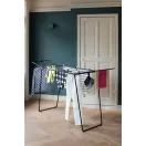 A drámai matt fekete kivitel nemcsak funkcionális eszköz, hanem stílusos designelem, amely karaktert ad a modern, loft vagy indusztriális enteriőröknek.