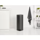Intenzíven igénybevett teakonyhák ideális felszerelési eszköze a 30L-es NewIcon kuka.