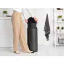 Nagy méretű, 30L-es belső tartálya könnyedén kiemelhető.
