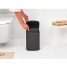 Kivehető belső műanyag tartály