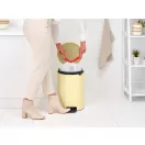 A méretpontos PerfectFit szemeteszsák húzózsinórja megkönnyíti a használatot.