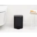 Modern, világos fürdőszobák hansúlyos kiegészítő eleme. 