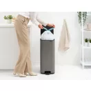 Makulátlan higiénia: a nagyméretű nyílás minimalizálja a melléöntés kockázatát.