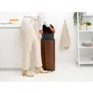 Kivehető belső műanyag tartály.