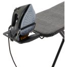 Kinyitható vasalótámasszal.