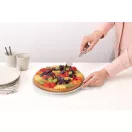 A Brabantia Profile Bake & Mix tortalapát, kétoldali vágóéllel, hőálló, r.m. acél, selyem matt kivitelben tökéletes eszköz torták és pizzák szeleteléséhez és tálalásához.