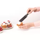 A Brabantia Profile Bake & Mix cukrász spatula, tapadásmentes, hőálló, r.m. acél, selyem matt, fekete kivitelben tökéletes választás torták bevonásához, halak és más kényes alapanya...
