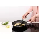 A Brabantia Profile kis méretű spatula selyem matt acél markolattal ideális kisebb adagok megfordításához és tálalásához – legyen szó palacsintáról, tojásról vagy halról. Strapa...