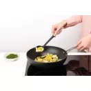 A kiváló minőségű nylon fej hőálló akár 220 °C-ig, és kíméletes a tapadásmentes edények felületéhez, így bátran használható minden típusú bevonatú serpenyőben és fazékban.