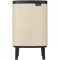 Brabantia Bo Waste Bin Hi felnyitható szemetes lábakon, 7L, acél, világos bézs