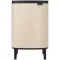 Brabantia Bo Waste Bin Hi felnyitható szemetes lábakon, 12L, acél, világos bézs