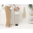 A hulladékgyűjtőhöz a Brabantia „L” méretkódú PerfectFit szemeteszsákjai tartoznak.