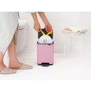 Tökéletes párosítás – mellékelt Brabantia PerfectFit szemeteszsák próbacsomaggal (A kód).