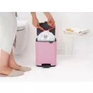 B méretű szemeteszsák tartozik hozzá.