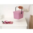 Ergonómikus ürítés: Praktikus hordozófogantyúval és alsó markolattal a stabil fogásért és a könnyed, gyors tisztításért.