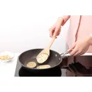 Alakítsa át konyhai élményeit a Brabantia Profile Cook & Serve wok faspatulával, amely fenntartható bükkfából készült, időtlen eleganciával és páratlan praktikummal!